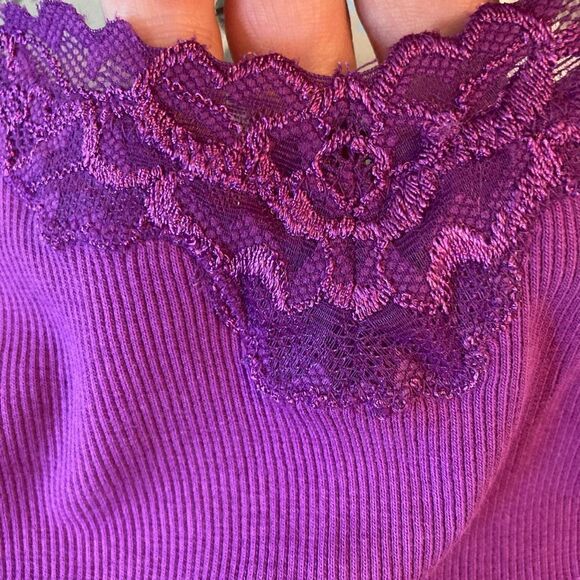 Chicos lace trimmed ribbed camisole w/ adjustable straps🦋. (3) - Picture 4 of 10